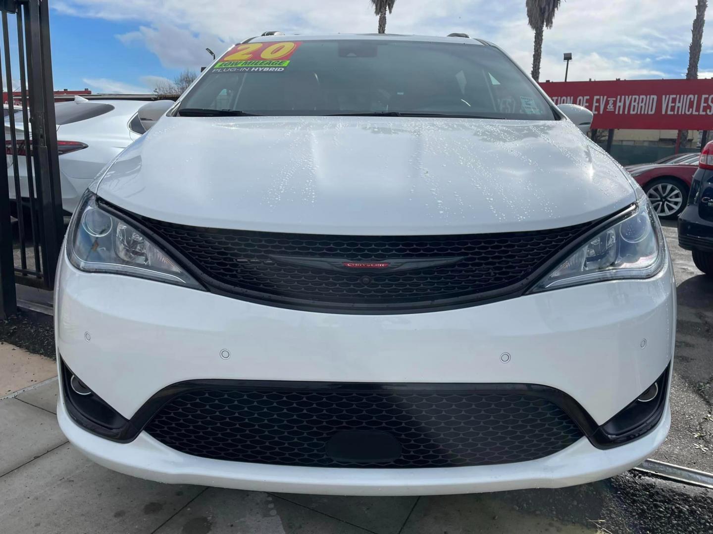 2020 WHITE /RED Chrysler Pacifica Hybrid Limited (2C4RC1N71LR) with an 3.6L V6 DOHC 24V HYBRID engine, CVT transmission, located at 744 E Miner Ave, Stockton, CA, 95202, (209) 944-5770, 37.956863, -121.282082 - PLUS TAXES AND FEES - Photo#2